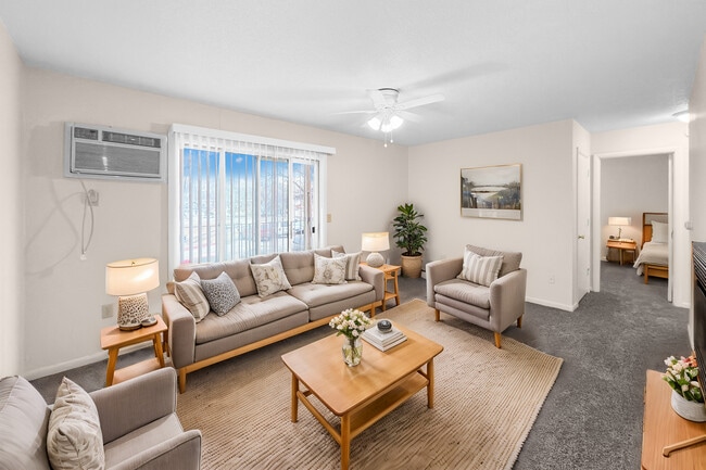 Living Room - Riverview Oaks Apartments