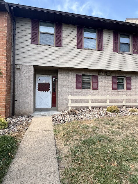 Primary Photo - 17 Peachtree Ln