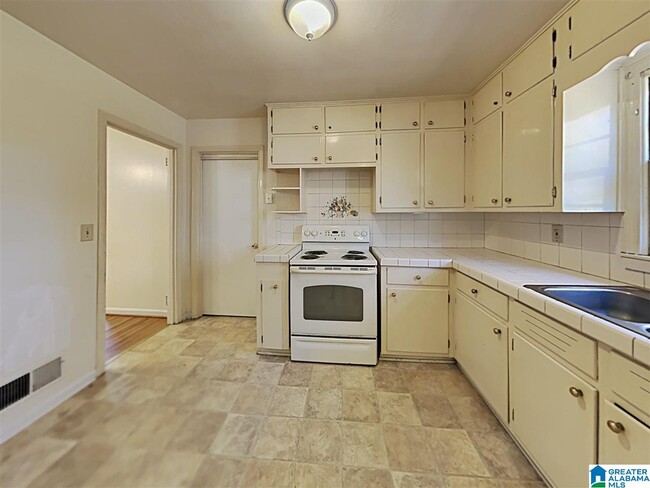 Building Photo - 312 Sunhill Rd NW