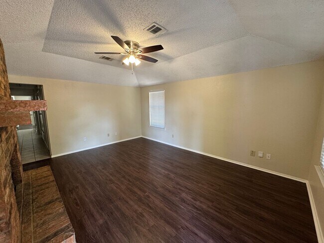 Building Photo - 2114 Kirby Lee St