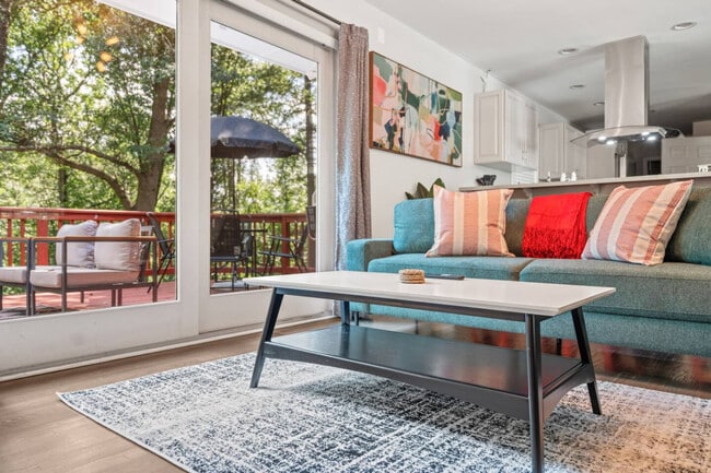 Foto del edificio - 1618 Cooper Lake Rd SE