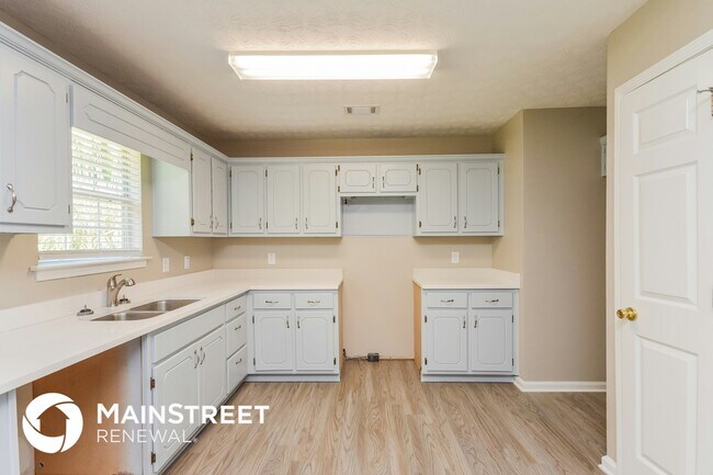Building Photo - 235 Cypress Dr