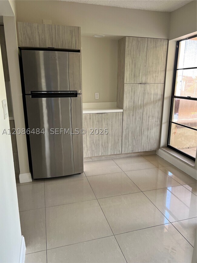 Building Photo - 8830 SW 123rd Ct