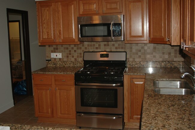 Kitchen - 826 E Capri Dr