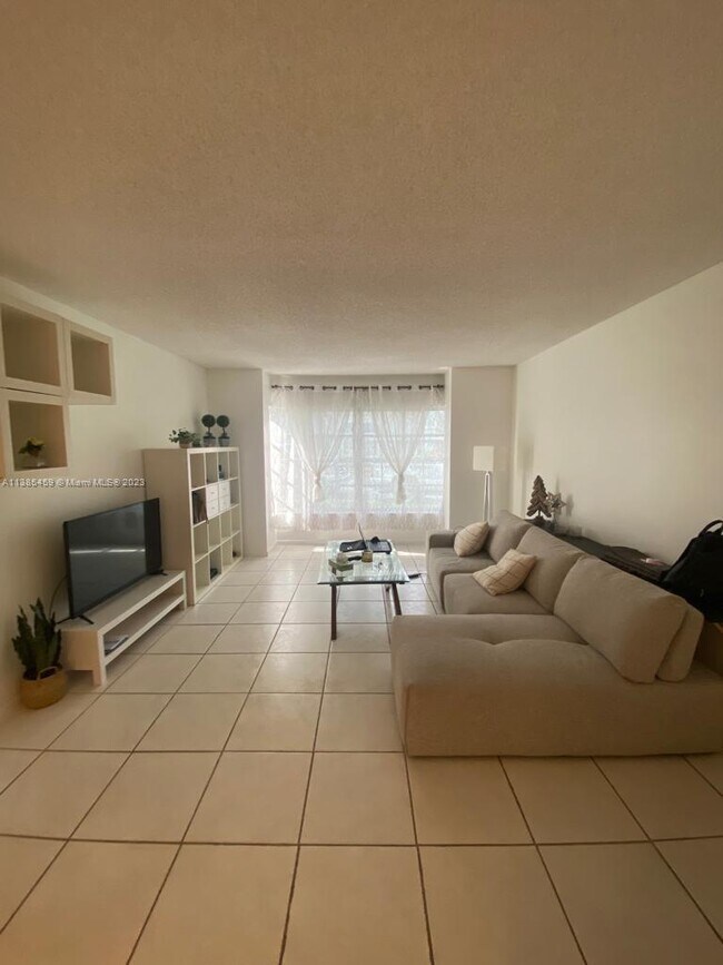 Foto del edificio - 2251 NE 66th St