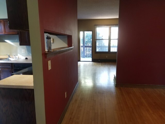 Foto del edificio - 570 Laurel Ave