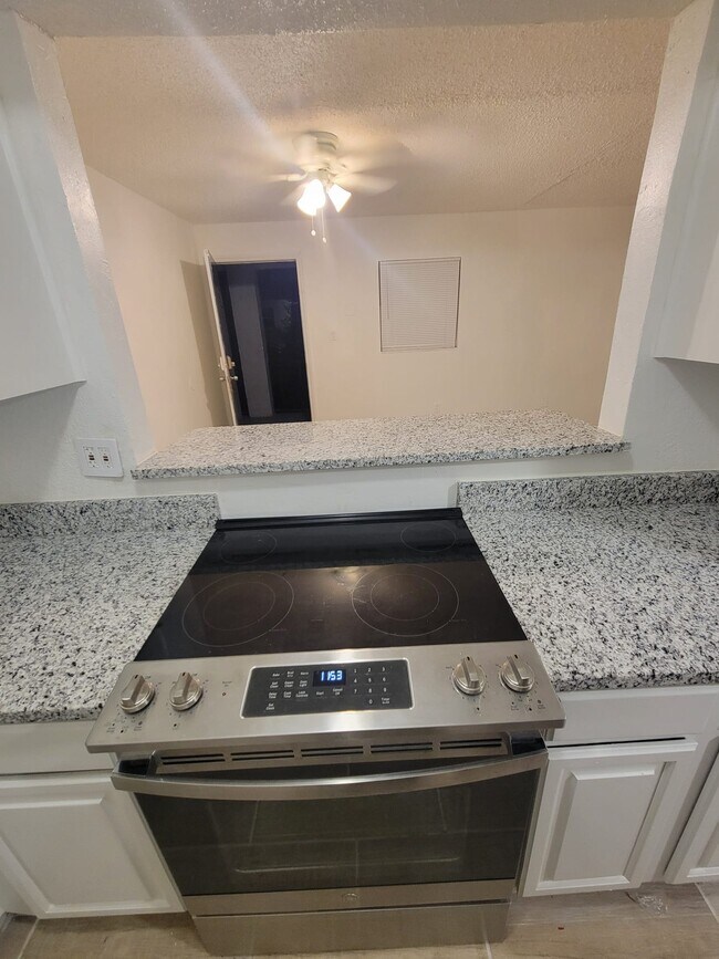 Foto del edificio - Keystone Courtyard Apartments