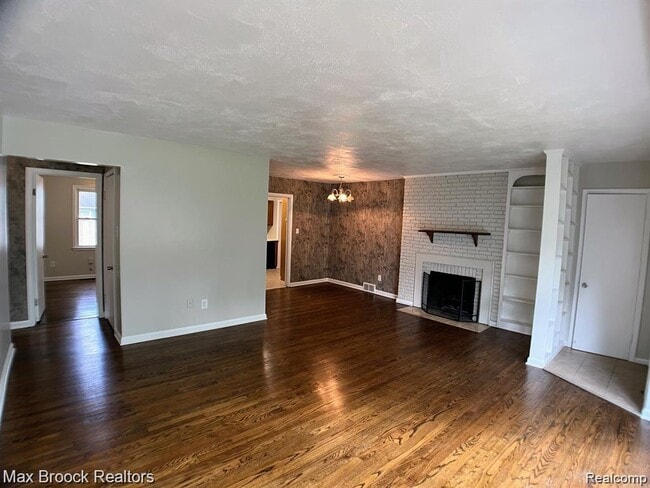 Building Photo - 27422 Lexington Pkwy