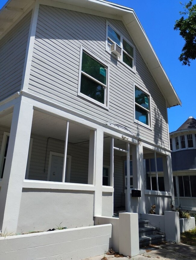 Foto del edificio - 208 Fairview Ave