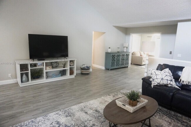 Building Photo - 16870 Island Cove Dr
