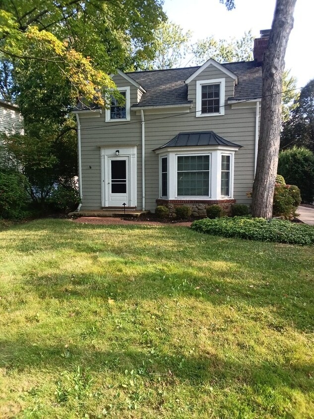 Primary Photo - Charming Cape Cod Retreat in the Heart of ...