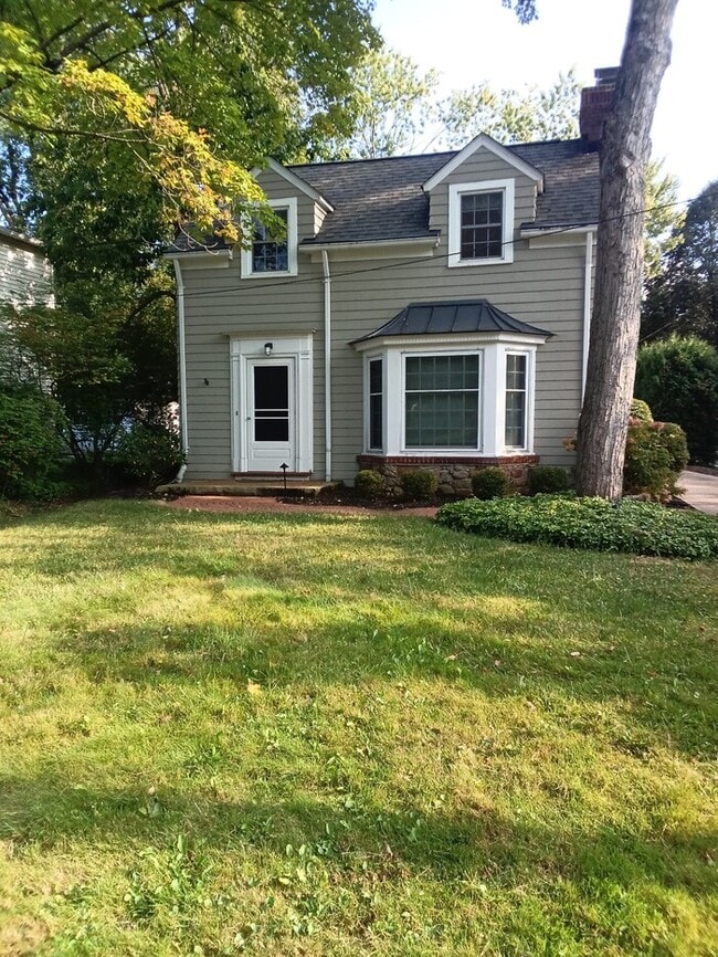 Building Photo - 454 Walters Rd