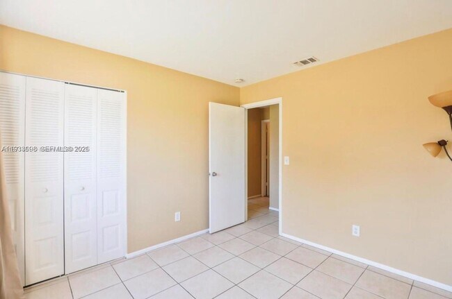 Foto del edificio - 250 SW Homeland Rd