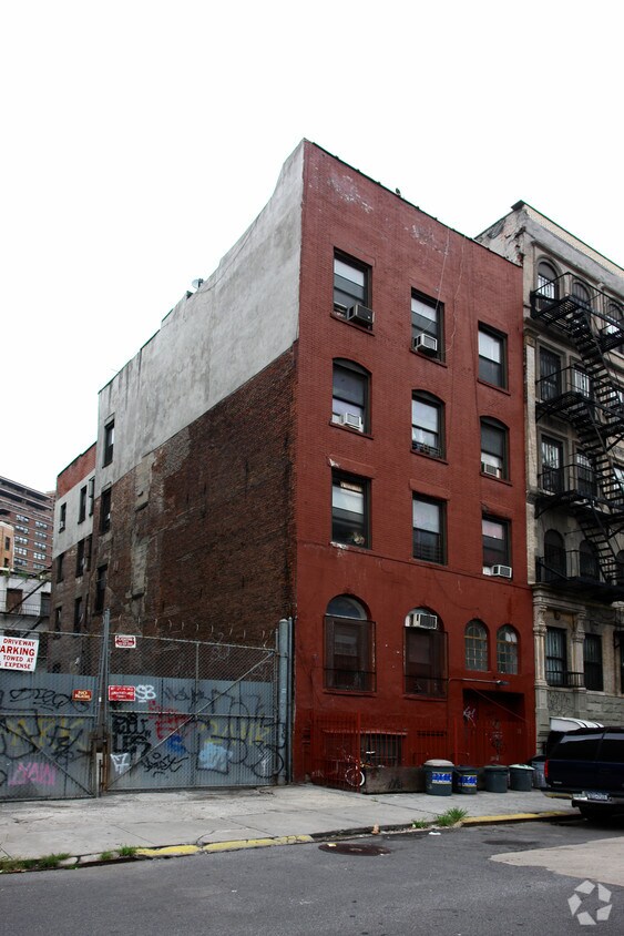 Primary Photo - 217 Henry St