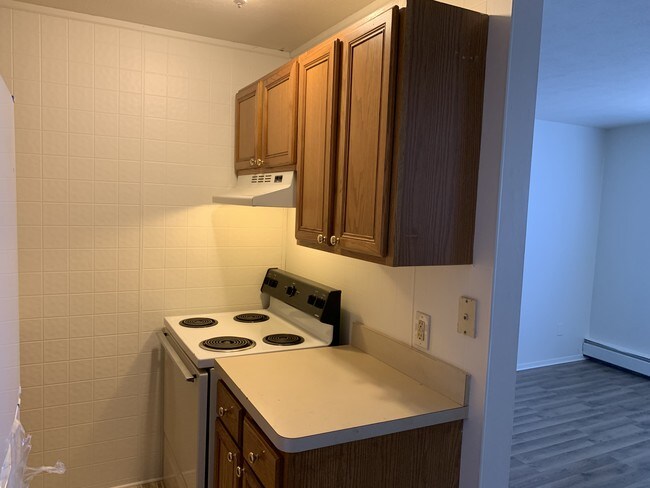 Updated kitchen! - 1486 Russell Dr