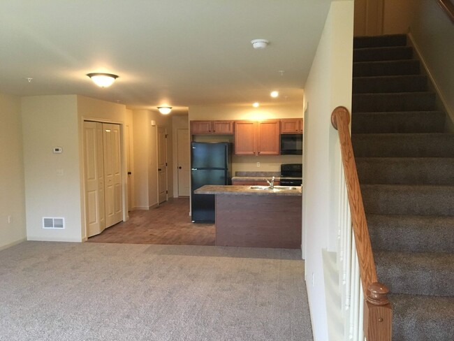 Building Photo - Beautiful 3 Bedroom Townhome in Mt. Joy