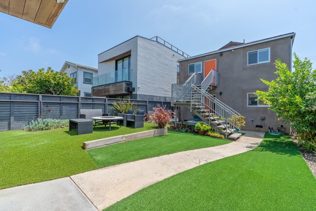 Building Photo - 108 Paloma Ave