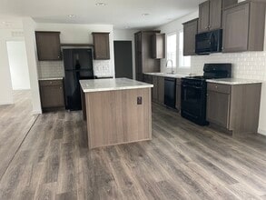 Building Photo - 326 White Oak Ln