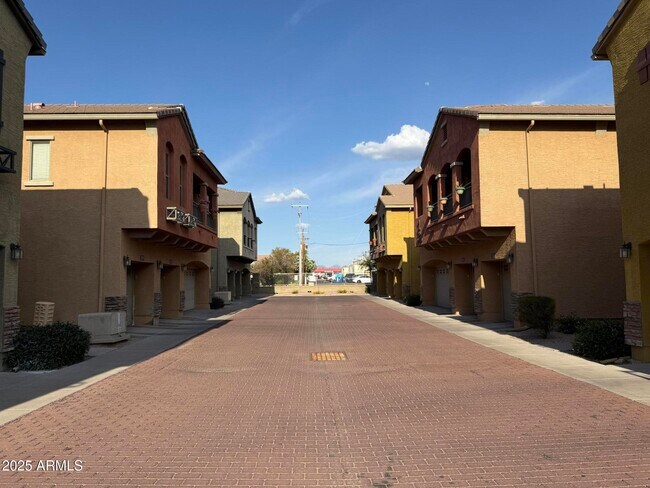Foto del edificio - 17150 N 23rd St