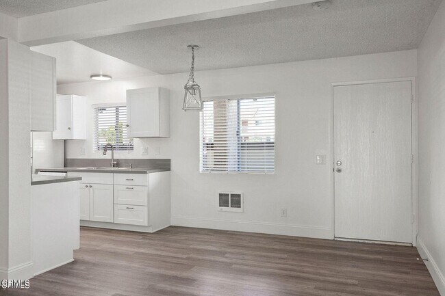 Building Photo - 255 S Ventura Rd