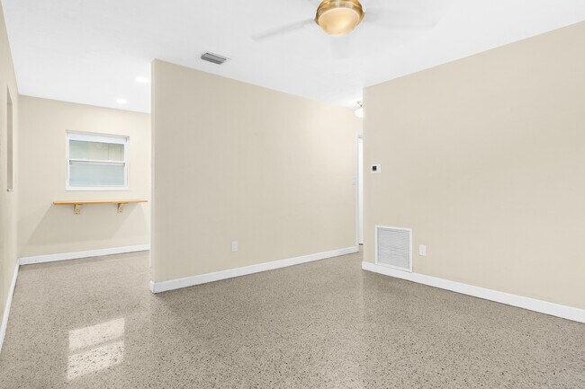 Building Photo - 11325 1st St E