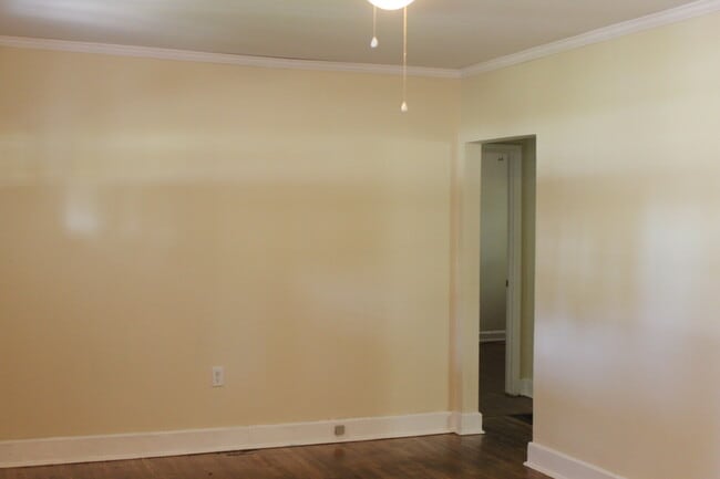 Building Photo - 2206 Grace Ave