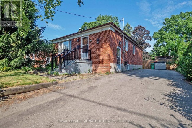 Building Photo - 559-559 Drymen Crescent