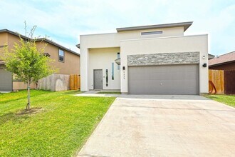 Building Photo - 5625 Encanto Dr