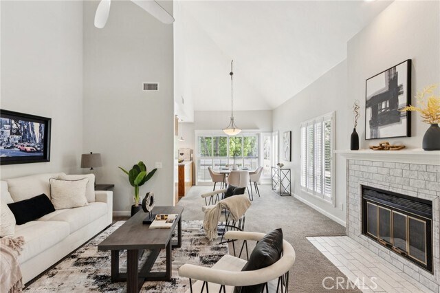 Foto del edificio - 26107 McBean Pkwy