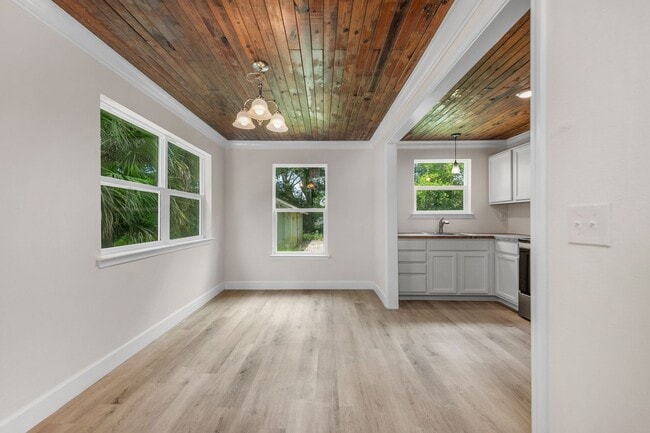 Building Photo - This charming Florida cottage is available...
