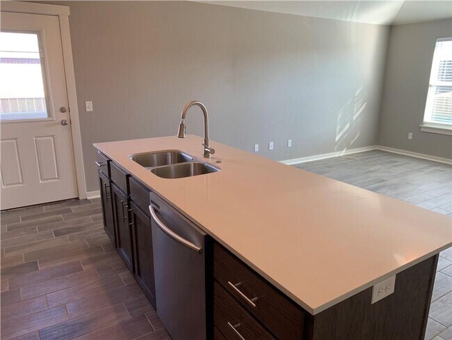 Building Photo - Netzel Properties, LLC - 601 (AN*)