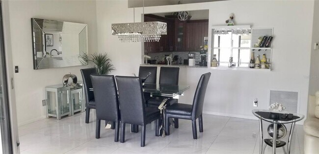 Foto del edificio - 8350 Mooring Cir