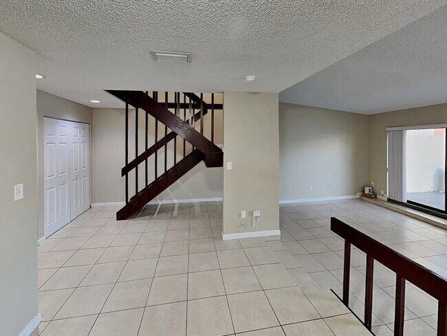 Foto del edificio - 6415 NW 192nd Terrace