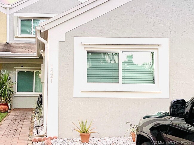 Foto del edificio - 1421 NW 122nd Terrace