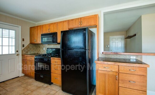 Foto del edificio - 7024 Thorncliff Dr