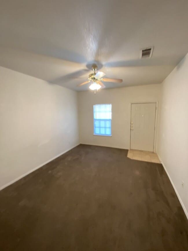 Building Photo - 315 Janelle Dr
