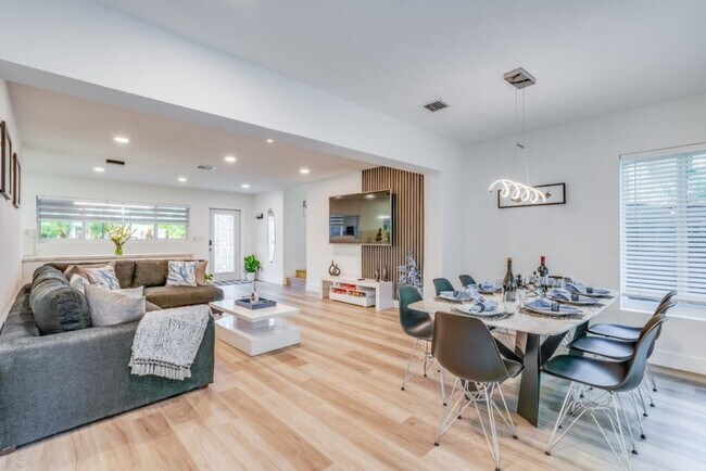 Foto del edificio - 834 SW 14th Ct