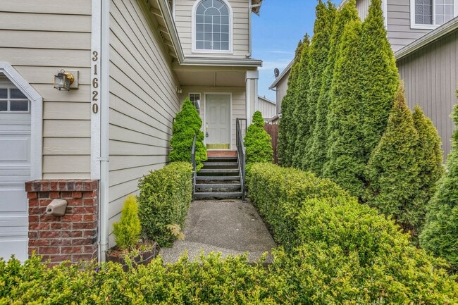 Building Photo - Spacious 4 Bedroom Auburn Home