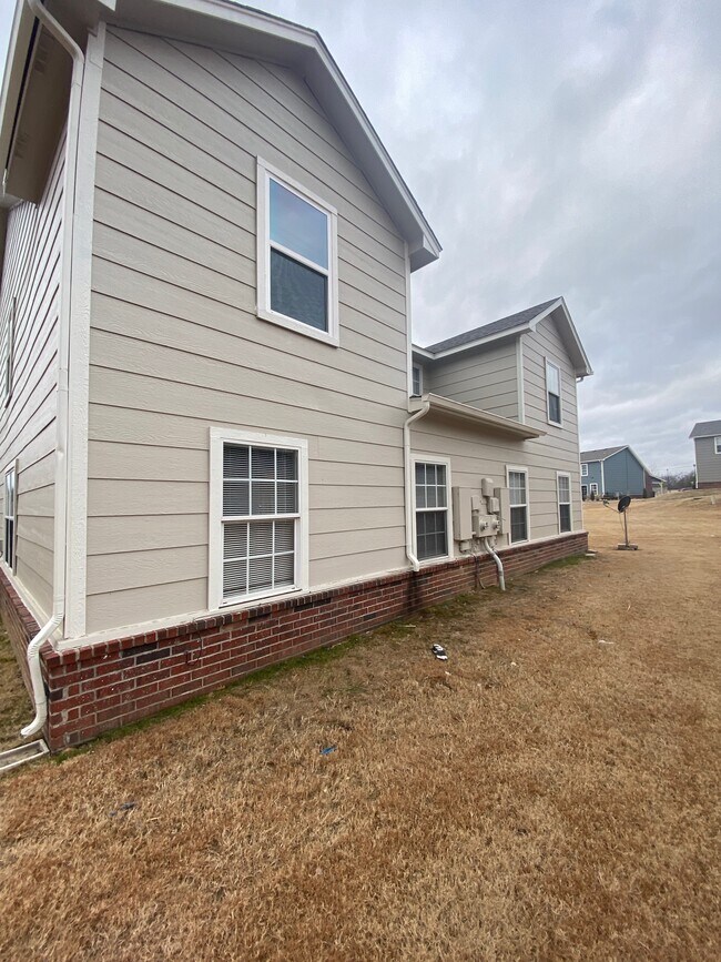 Building Photo - 955 Hamilton Fls