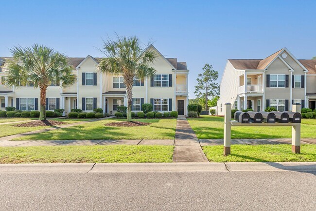Foto del edificio - What a Deal! End-Unit Townhome in Beautifu...