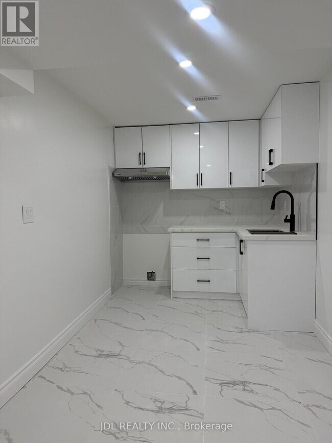 Photo du bâtiment - 104 Bernard Ave