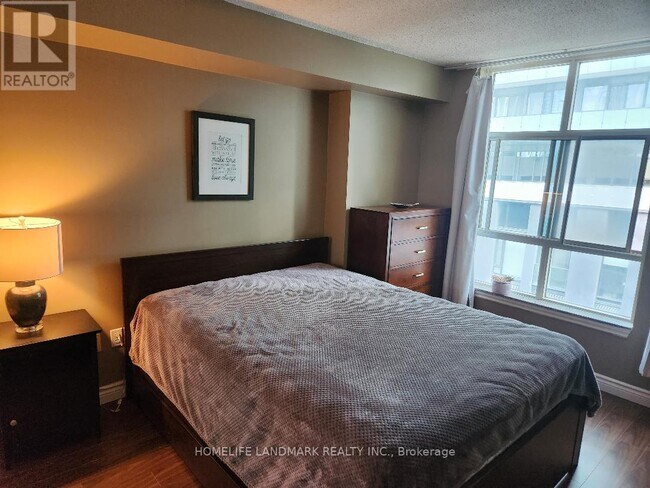 Photo du bâtiment - 105 Victoria St