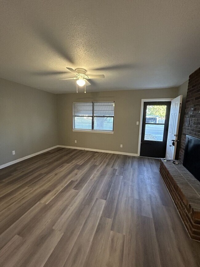 Foto del edificio - 905-907 N Rouse Duplex
