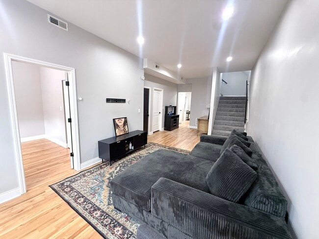 Building Photo - 3008 E 81st St