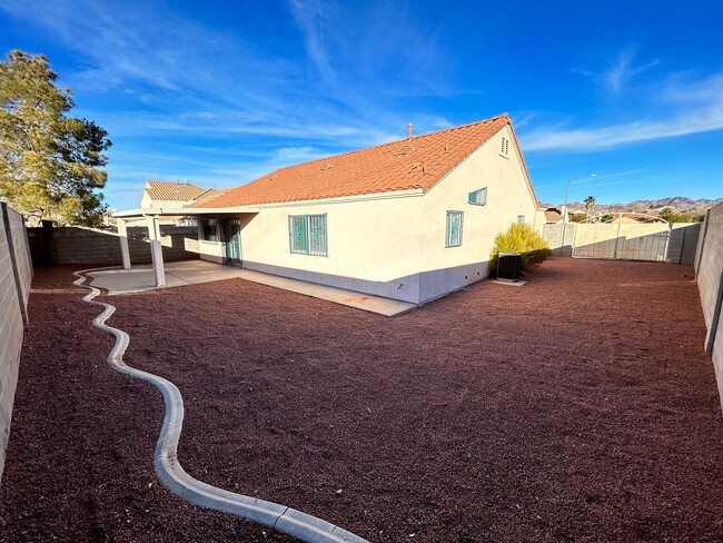 Building Photo - Welcome Home! Charming 3 Bedroom, 2 Bath, ...