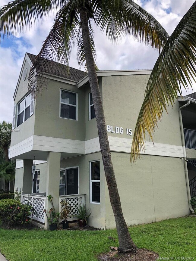 Foto del edificio - 17440 NW 67th Ct