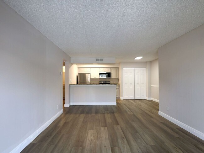 Foto del edificio - 5321 Summerlin Rd