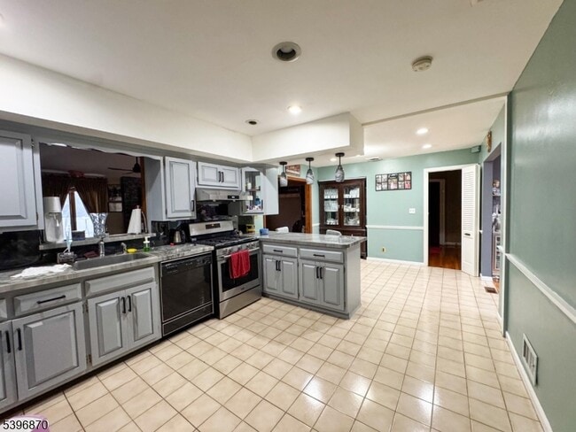 Building Photo - 617 Sycamore St