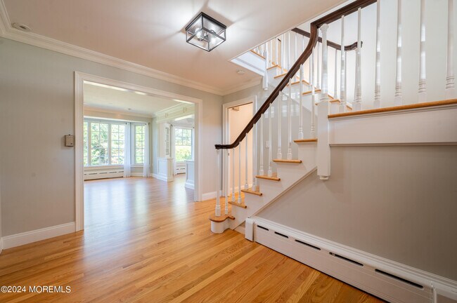 Building Photo - 14 E River Rd