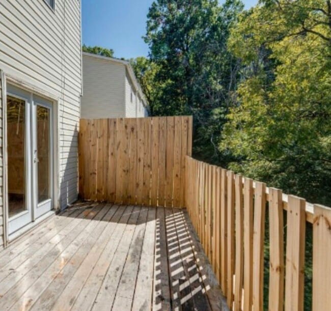 Building Photo - 116 Five Oaks Dr